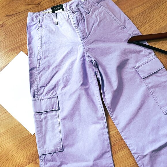 Levi's Pants - Firm. Levi Strauss CO Women's Purple Rose Cargo Pants. RARE. Ret was$108.